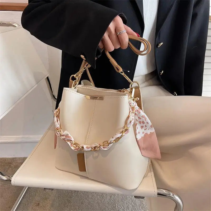 Bolsa de Ombro - Modelo Bucket Faux - Versão Elegânce